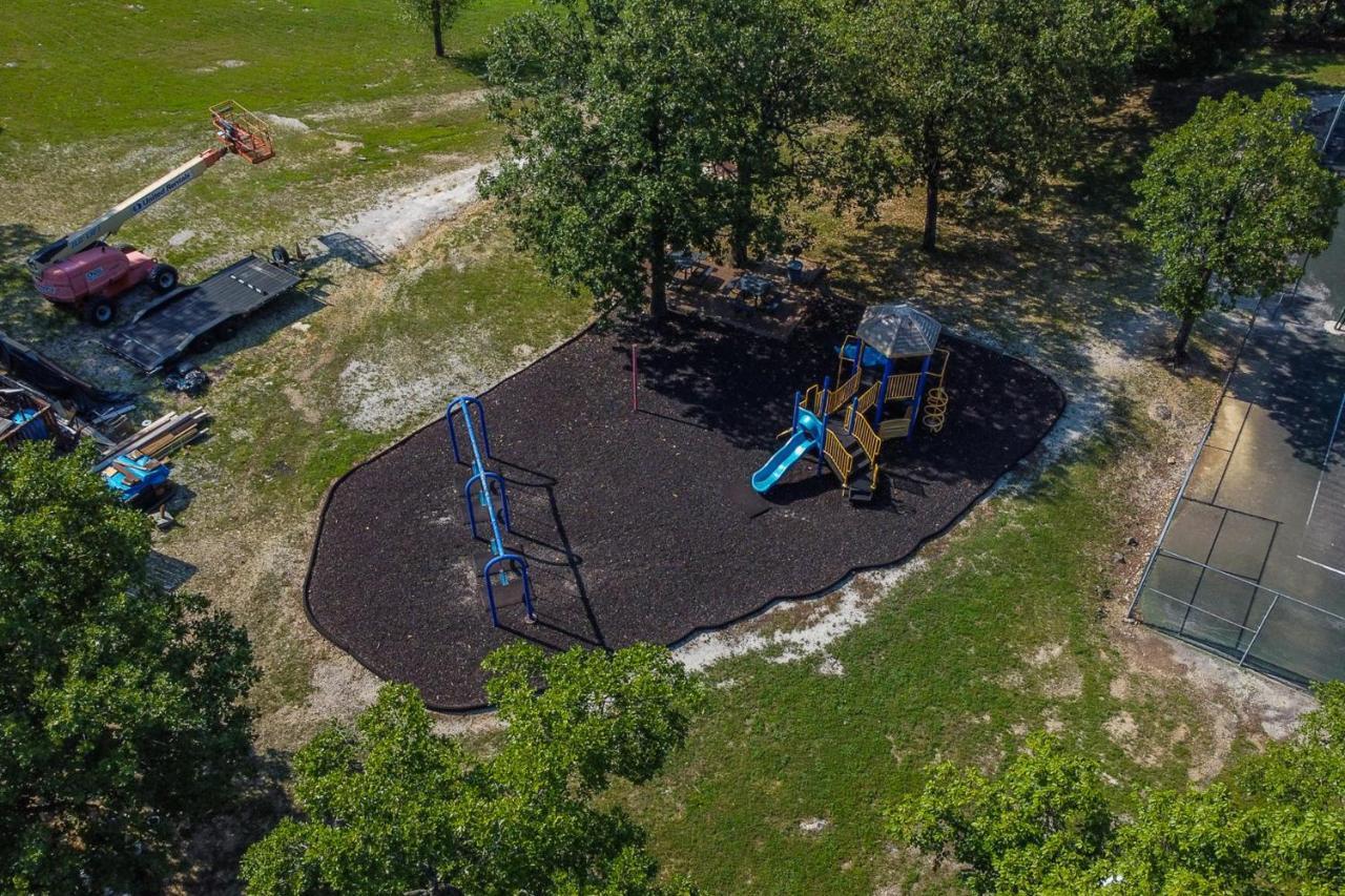 Eagle Nest Resort Pristine Dream Бренсън Екстериор снимка