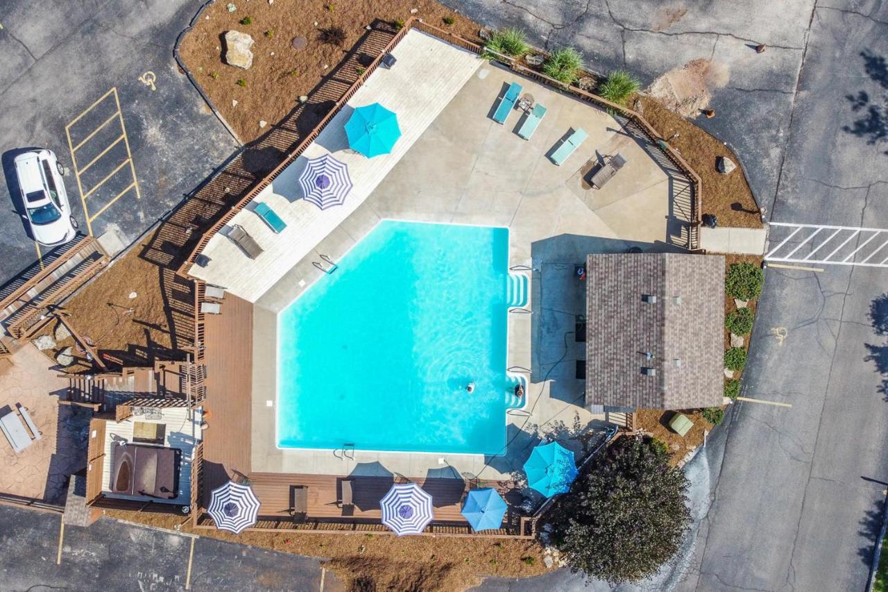 Eagle Nest Resort Pristine Dream Бренсън Екстериор снимка